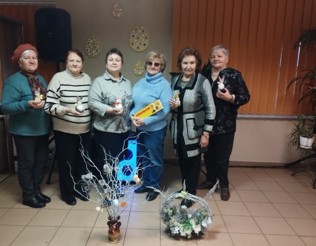 Lieldienas radošā darbnīca ar Ināru Ivanovsku. Lieldienu zaķu izgatavošana no diegiem.